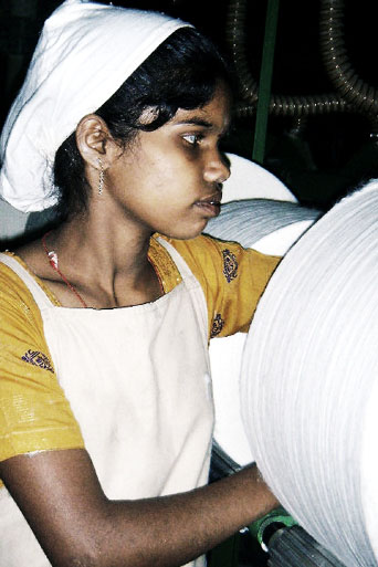 Jeune ouvrière textile © The Hindu